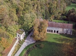 ABBAYE NOTRE-DAME DE FONTAINE-GUÉRARD, LA FONTAINE QUI GUÉRIT